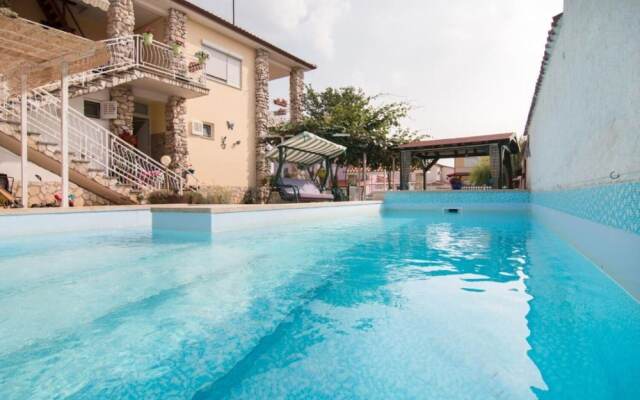 Nada - With Private Pool - SA2