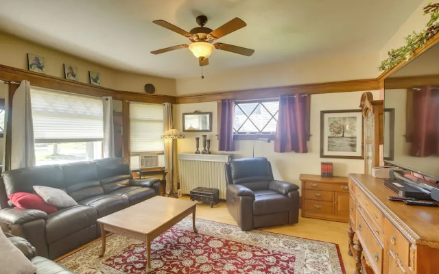 Algoma Victorian - Steps to Lake Michigan!