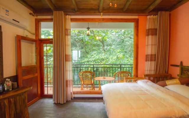 Yangshuo Scenic Mountain Retreat