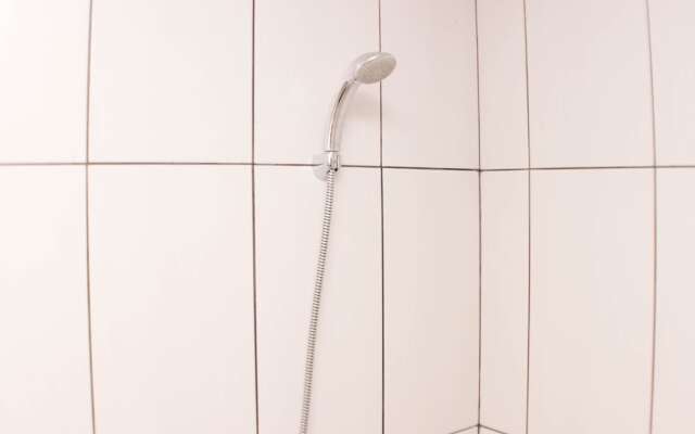 Elegant And Comfy Studio At Grand Kamala Lagoon Apartment