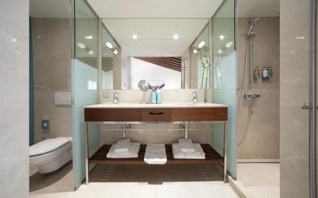 Petit Palace Hotel Tres