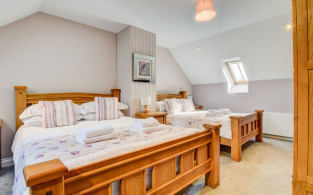 Holiday Home Sgubor yr Onwydden