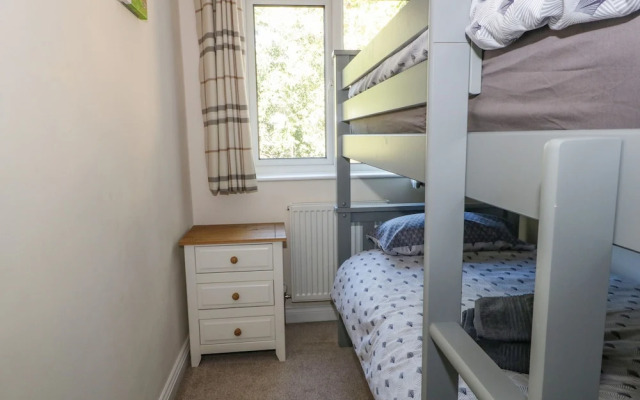 6 Hunters Green Close