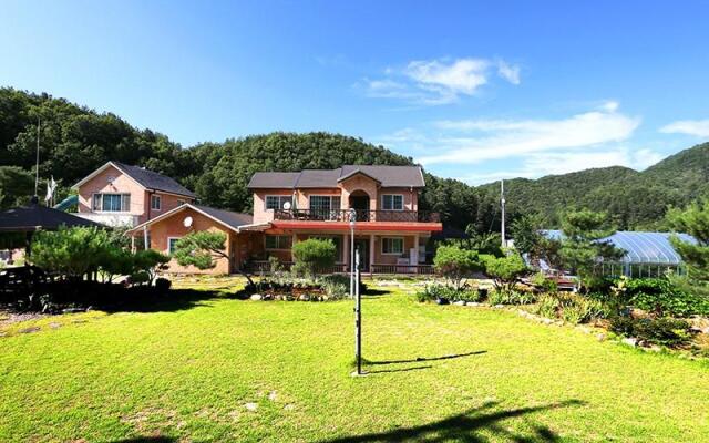 Yangpyeong Jinggumdari Pension