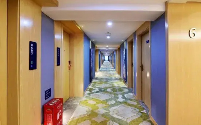 Vienna Hotel (Yiyang Anhua Branch)