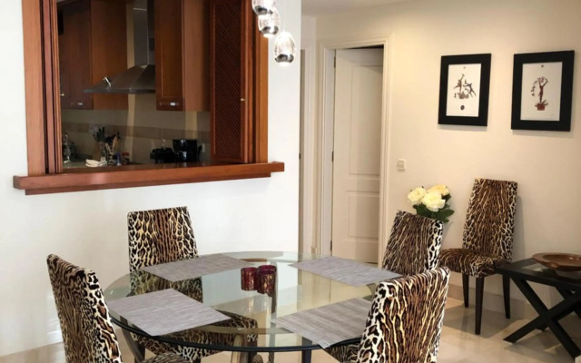 Beachside Luxury 2 bedroom apartment, Puerto Banus