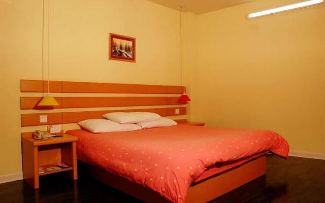 Home Inn Wuhan Jinghan Avenue Dazhi Road Light Rail