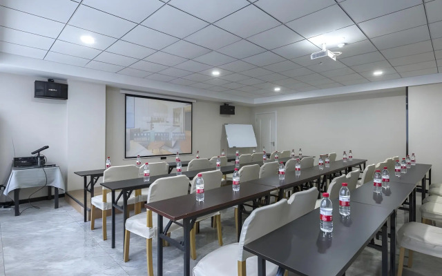 GEM Hotel Fuyang Linquan County Guangming Nan Road