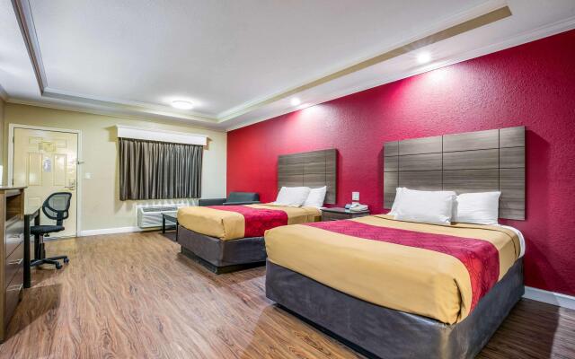 Econo Lodge And Suites