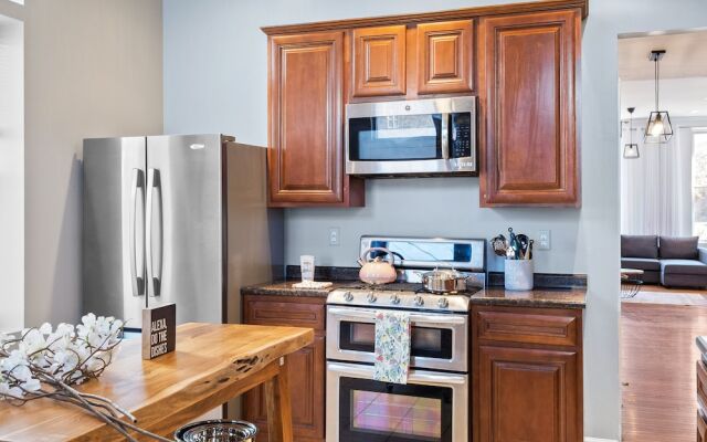 Massive Downtown Stl Area Home.. Sleeps 14