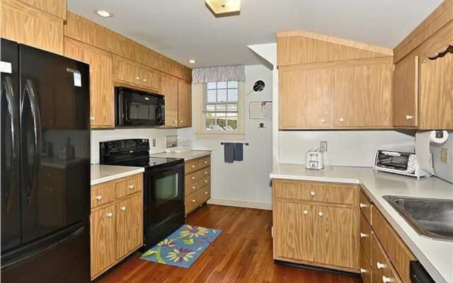 221 Shore Road - Nine Bedroom House