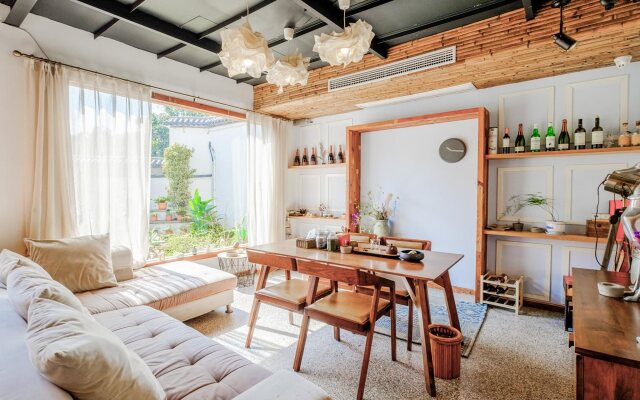 Poke Amber Theme Hostel