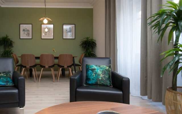 Luxurious Decor 4bdr Apt in Central, Eixample