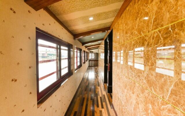 Sreekrishna Houseboat