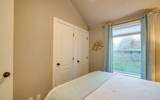 Sweet Seaview Home: Near Beach & Trailhead!