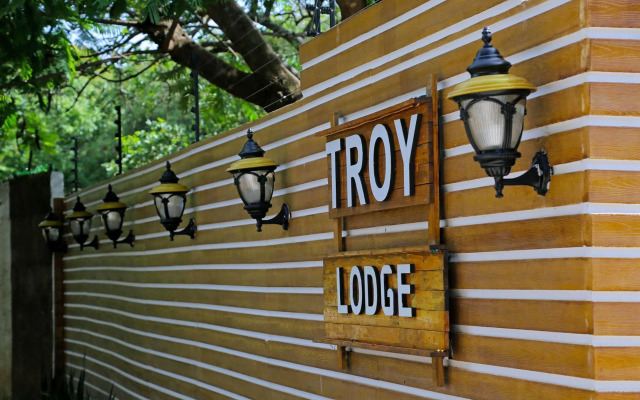 Troy Lodge