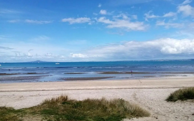 26a on Sunbrae private bathroom, FREE wifi