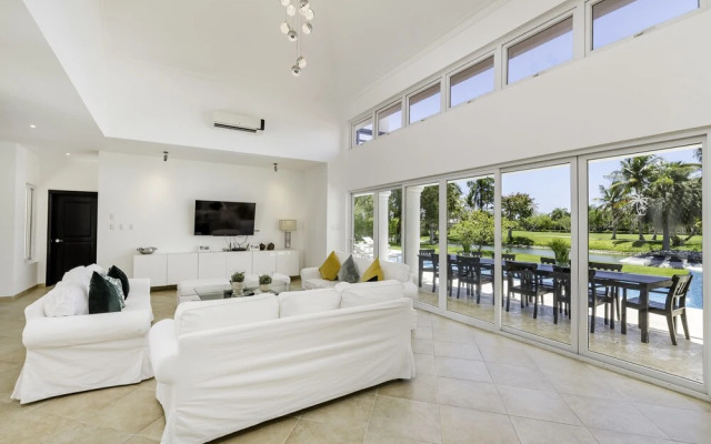 Lake View Villa