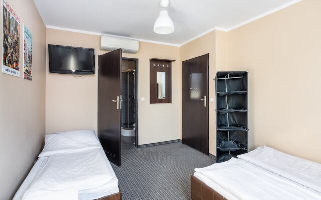 Shick Hostel & Apartments