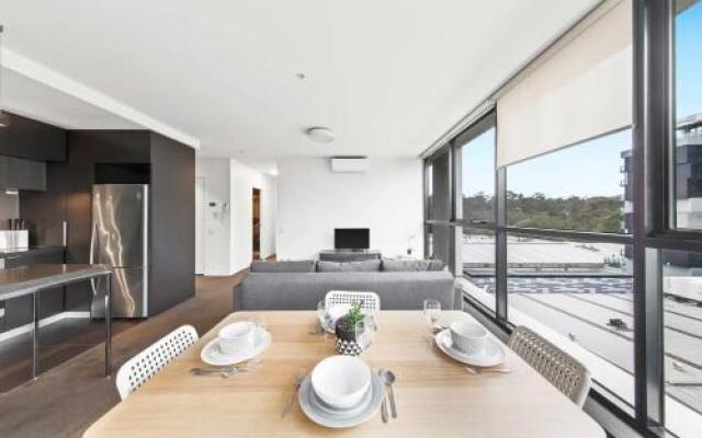 Large 2BR+Comfy+Parking Included