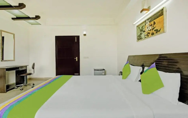Blue Moon Residency Hotel & Restaurant