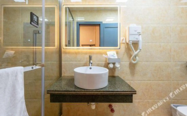 Chonpines Hotel · Chengxiang ( Heyuan Railway Station Top Fountain of Asia)