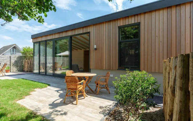 Attractive Home With Terrace
