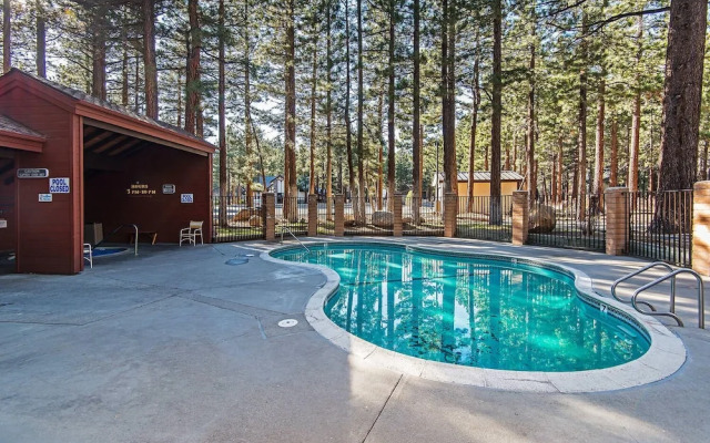 Winterset #28 - Shared Hot Tub & Sauna!