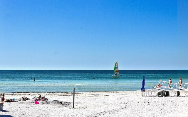 Beach Club Modern Condo C Bldg