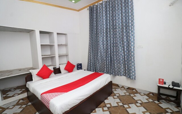 OYO 23121 Hotel 4 U