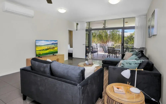 Pool View City Centre Apartment 202