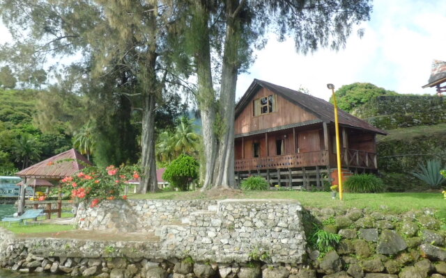 Tuk Tuk Timbul Bungalows