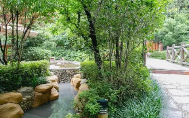 Poly Hot Spring Spa Hotel