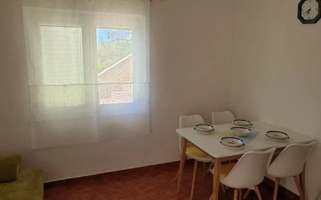 Nina - Free Private Parking - A4