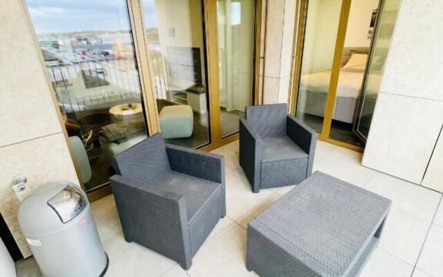 Luxury Flat with Parking & Large Terrace