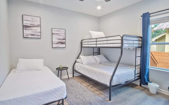 Lovely & Charming 4br/2.5ba Near Downtown's Prime