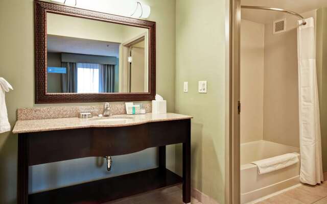 Hampton Inn & Suites Detroit-Canton