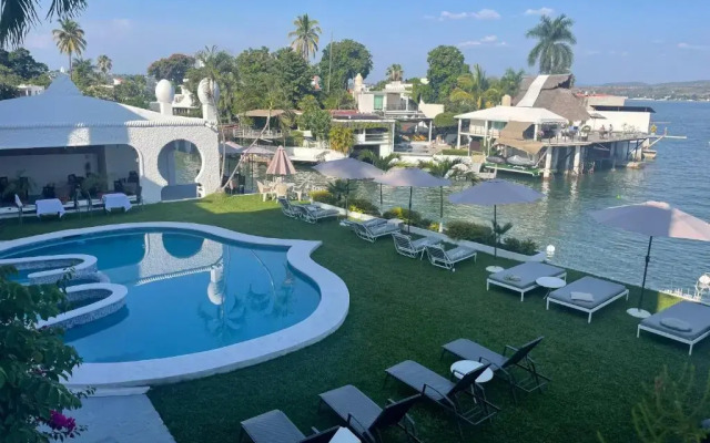 Marina Palace Teques