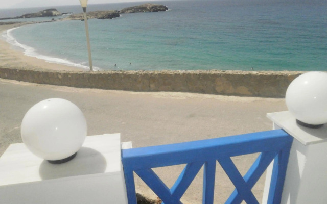 Blue and White Studios & Apartments