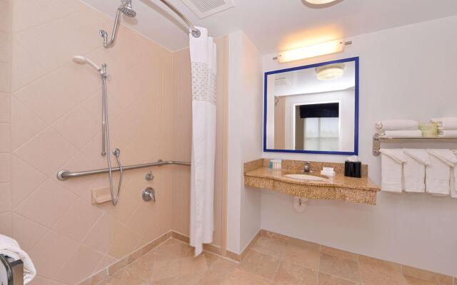 Hampton Inn & Suites Plymouth
