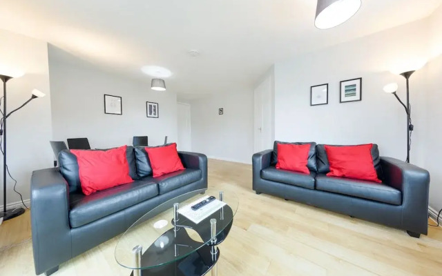 Bristol Apartment with Parking
