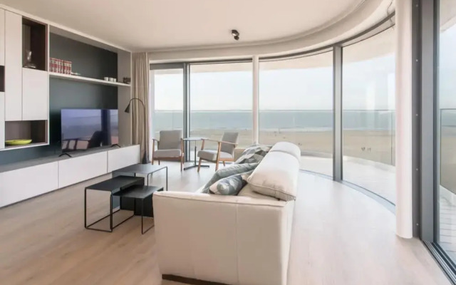Open View Apartment by the Beach