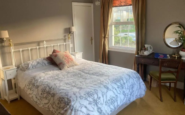 Holly House Bed & Breakfast