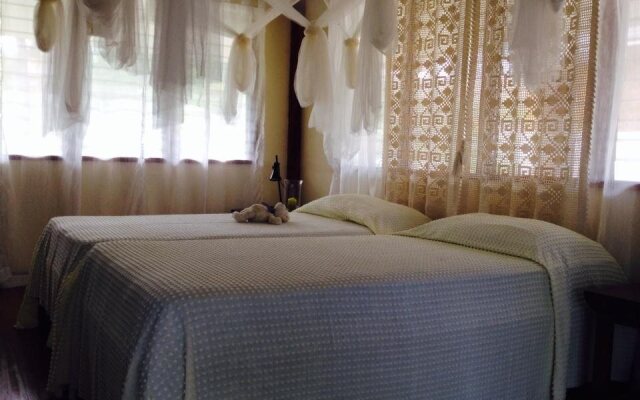 Liwayway Sa Bohol-Pamilacan Bed & Breakfast