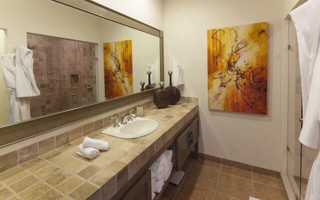 Puerta Cortes Residences: Las Colinas