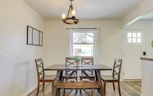Family-friendly Lincoln Home w/ Sandbox & Grill!