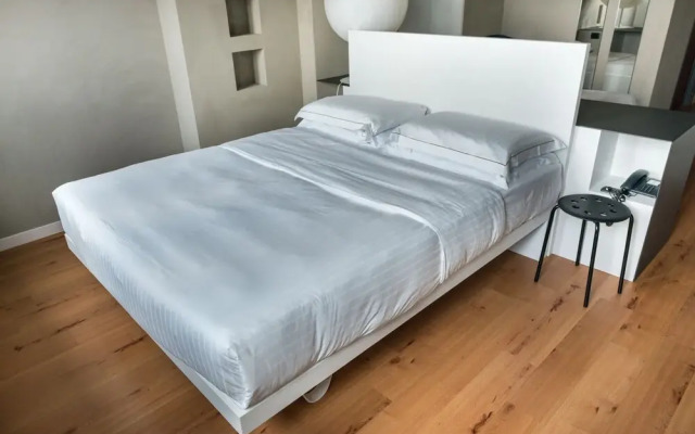 Point Hotel