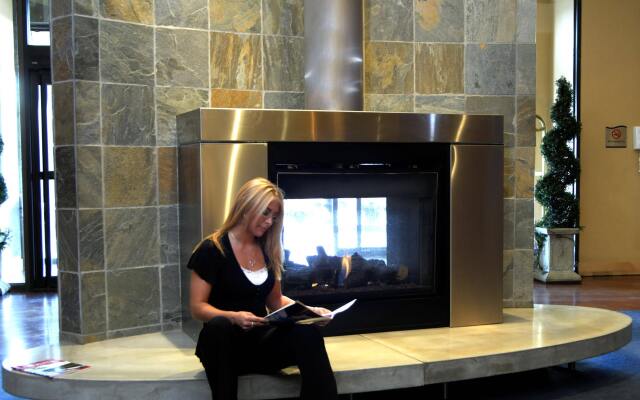 iHOTEL & Conference Center Red Deer
