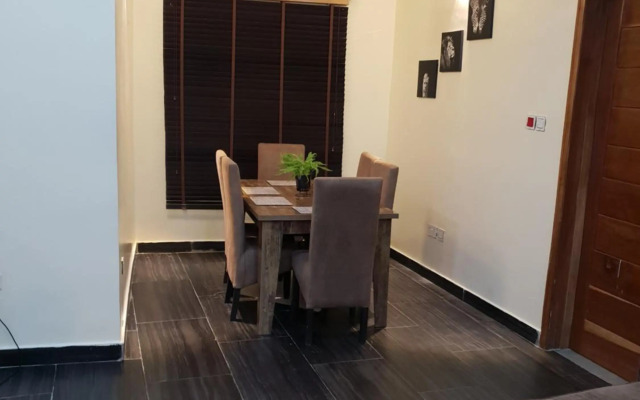 DELIGHTFUL ! 3 BEDROOM TERRACE DUPLEX EN-SUITE LEKKI AIRCON WiFi