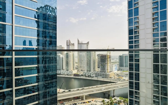 KeyHost - Classy 1BR Canal View - Business Bay - K1790